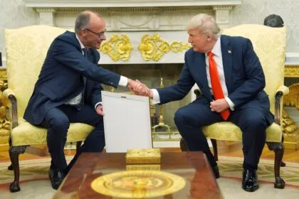 Trump bekommt Geburtstagsgeschenk von Merz