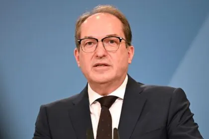 Innenminister Dobrindt will Grenzkontrollen fortsetzen