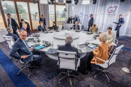 G7-Sanktionen gegen Russland - Macron spricht von „strategischem Erwachen“