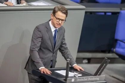 Linnemann fordert Bürgergeld-Stopp für gesuchte Straftäter