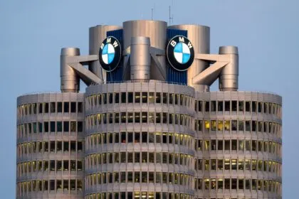 Autokonzerne im Umbruch: Warum Mercedes, BMW und VW vor schwierigen Jahren stehen