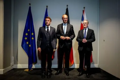 Deutscher, britischer und französischer Botschafter zu Gespräch im russischen Außenministerium