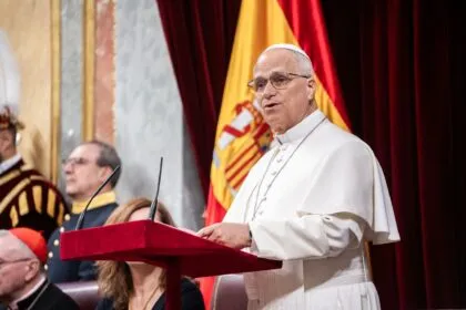 Papst Leo warnt vor Aufrüstung und KI: „Besorgniserregend“