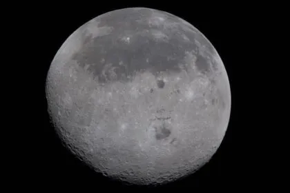 Artemis-Astronauten machen Bild von „Erduntergang“ hinter dem Mond