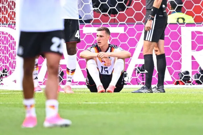Musste gegen die Elfenbeinküste vorzeitig runter und kann bei der WM nicht mehr spielen: Nico Schlotterbeck.