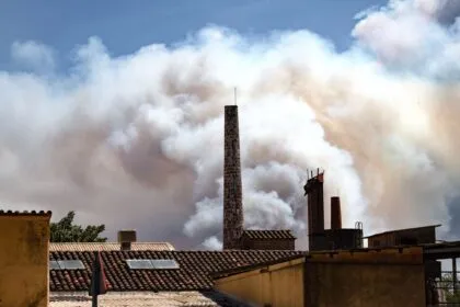 03.07.2026 | Waldbrand in Spanien | Bund steigt bei drei Netzbetreibern ein | Mercedes-Spardiktat: 33.000 demonstrieren