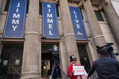 „Jimmy Kimmel Live“ kehrt zurück - ebenso wie Turning Point USA an der Universität