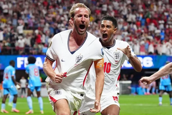 WM: Der Engländer Harry Kane jubelt nach seinem Tor zum 1:1 gegen die DR Kongo neben Jude Bellingham.