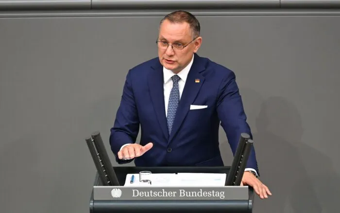 AfD-Chef Chrupalla kritisiert die Reformen und die Rüstungspolitik.