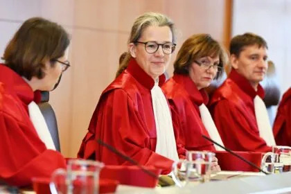 Karlsruhe: Kein „Tempolimit“ für Gesetze