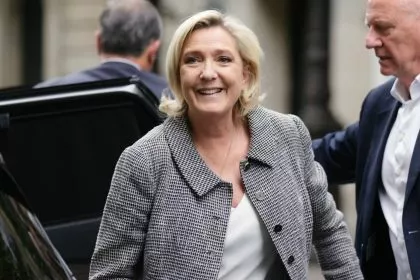 Politische Zukunft von Marine Le Pen in Gefahr: Anklage fordert Haftstrafe und Unwählbarkeit