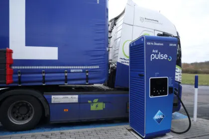 Netz bremst Verkehrswende: Keine Genehmigung für neue E-Lkw-Ladesäulen in Mittelbaden
