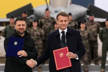 Im Schatten des Korruptionsskandals: Ukraine schließt historischen Deal mit Frankreich - Finanzierung unklar