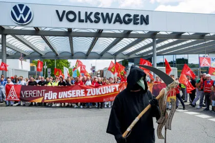 Ultimatum: VW-Betriebsrat fordert Klarheit über drastische Sparpläne