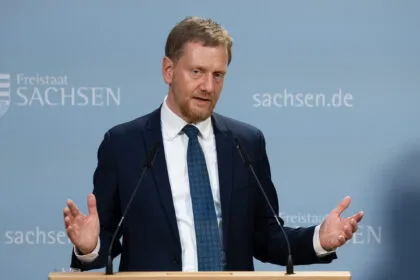 Ist die Brandmauer gefallen? Kretschmer fordert „reden mit allen“