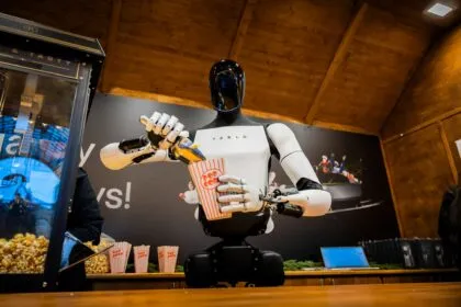 Musk will Ende 2027 Roboter in den Verkauf bringen