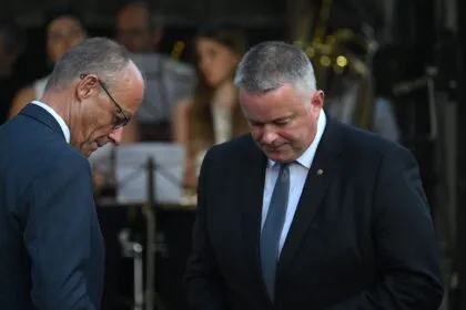 Merz beim Gedenken im Ahrtal: Keinen allein lassen