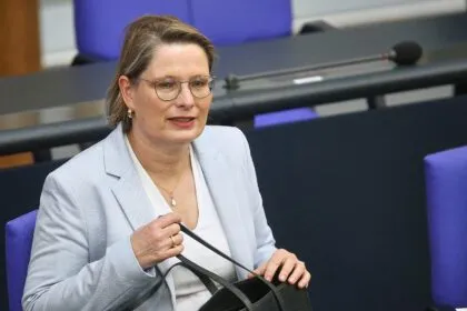 Schöffenwahl: Justizministerin Hubig will Rechtsextreme von Gerichten fernhalten
