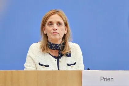 Demokratieförderung: Prien verteidigt geplante Streichungen bei NGOs