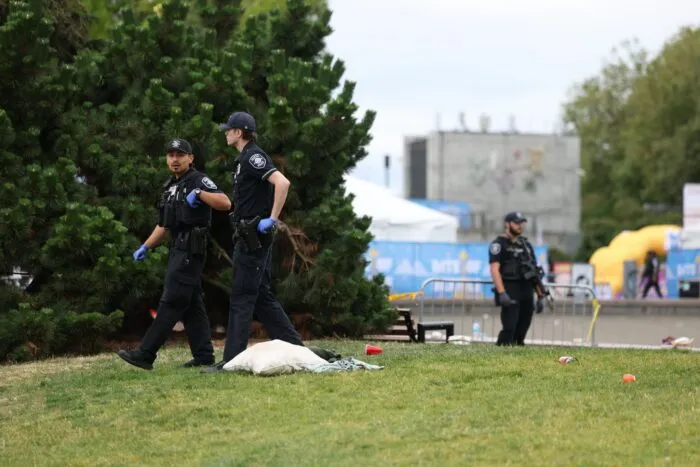Bewaffnete Einsatzkräfte rückten zum Seattle Center aus.