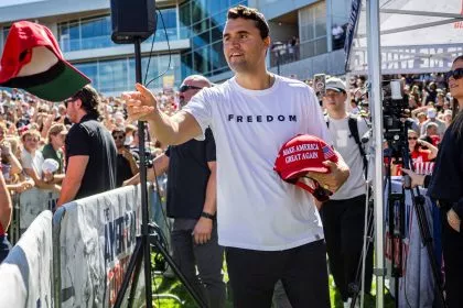 Mutmaßlicher Mörder von US-Influencer Charlie Kirk erstmals persönlich vor Gericht