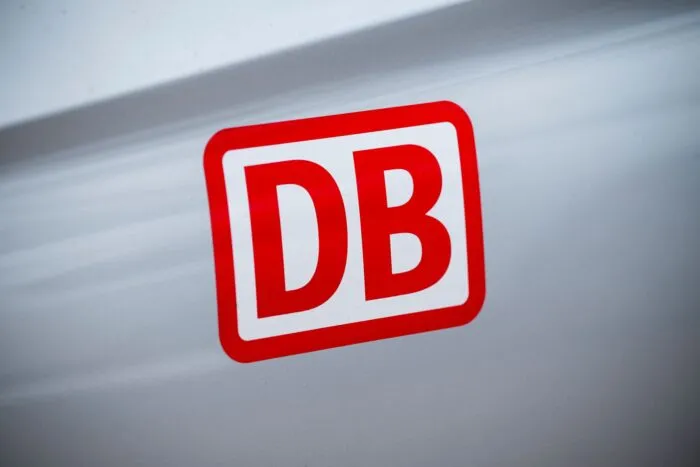 Die wichtige Bahnstrecke Düsseldorf-Köln bleibt vorerst gesperrt. (Symbolbild)