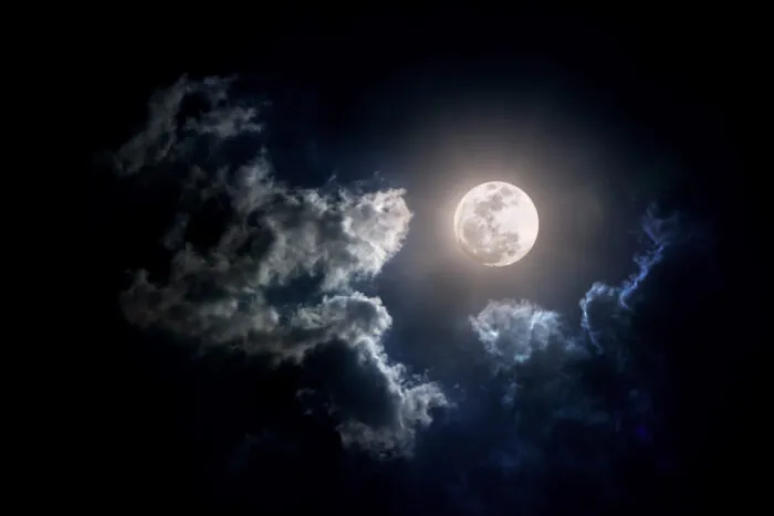 Der Mond, geheimnisvoller Erd-Trabant. Foto: voraorn/iStock