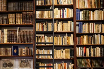 Werden alte Bücher von amerikanischer KI „aufgegessen“?