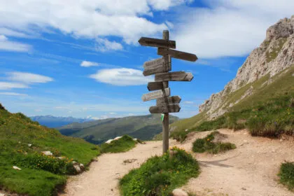 Fernweh trifft Fußspur: Wie die Wanderlust global beflügelt und uns neu erdet