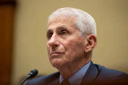 Neue COVID-Dokumente veröffentlicht: US-Senat lädt Anthony Fauci vor