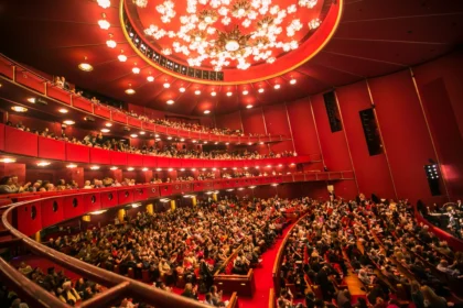 Was Chinas Regime verbergen will und was die Shen-Yun-Künstler enthüllen