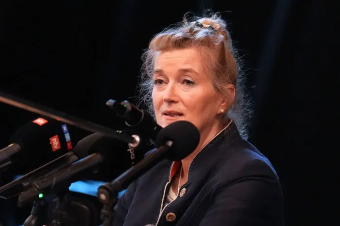 Tierärztin Kirsten Tönnies spricht während einer Pressekonferenz im Hamburg-Haus Eimsbüttel zum Buckelwal Timmy.
