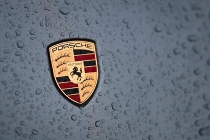 Porsche meldet Gewinnminus von fast einem Viertel