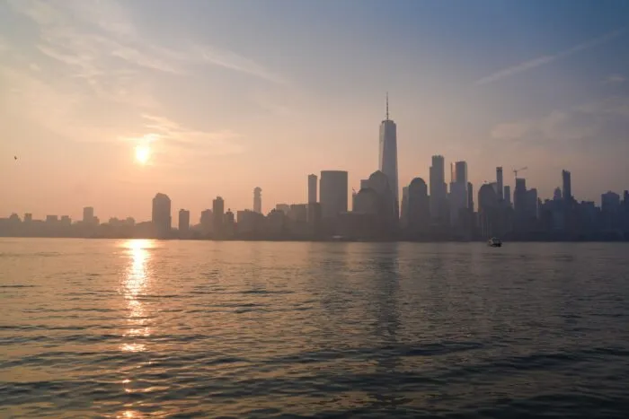 Rauch trübt die Luft in der Millionenmetropole New York.