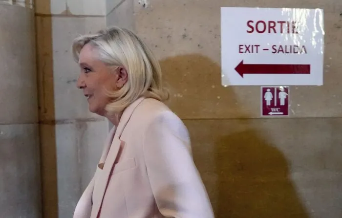 Für Le Pen ist das Urteil eine Niederlage, auch wenn es für sie schlimmer hätte kommen können.