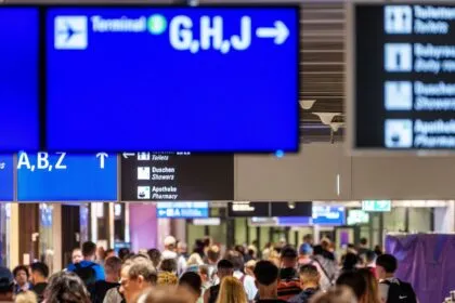 Lange Wartezeiten am Flughafen: Das müssen Reisende wissen