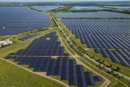 Solarboom im ersten Halbjahr - Energiekrisen und Berliner Pläne als Treiber