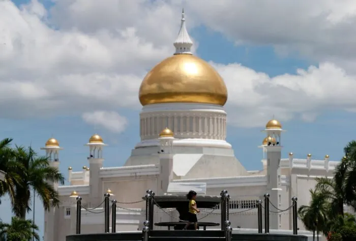 Brunei auf der Insel Borneo ist wegen reicher Öl- und Gasvorkommen steinreich. (Archivbild)