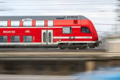 Nach getötetem Zugbegleiter: Bahn testet Doppelbesetzung