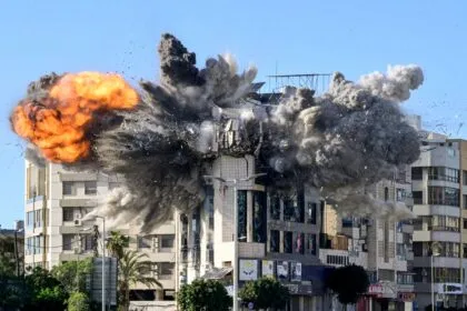 Israel greift Beirut an - Eskalation im Konflikt mit Hisbollah