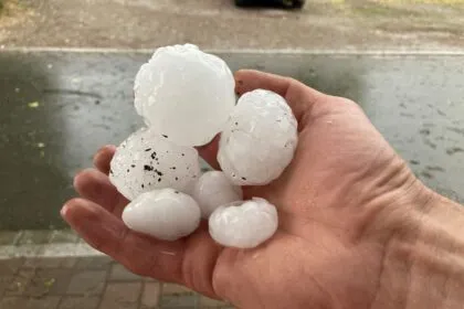 „So ein Chaos“: Schwerer Hagel richtet massive Schäden an