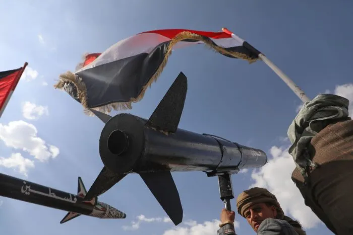 Für die Huthi bestimmte Waffen aus dem Iran sollen Beobachtern zufolge über den Seeweg in den Jemen geschmuggelt werden. (Archivbild)