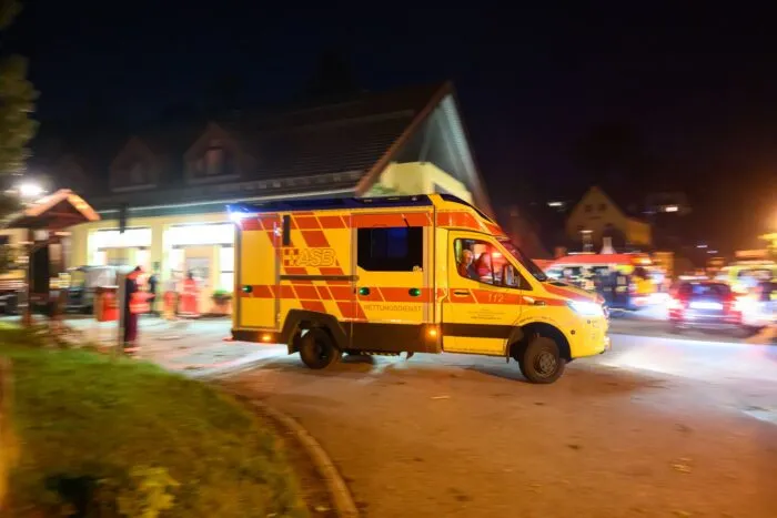 Für die Einsatzkräfte war die Lage in der Dunkelheit unübersichtlich.