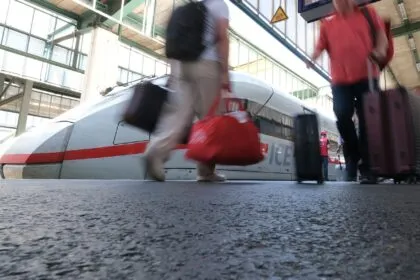 Wegen Böschungsbrand: Bahnverkehr am Stuttgarter Hauptbahnhof eingestellt