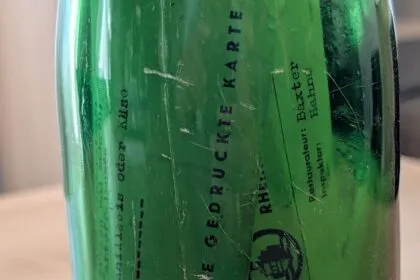 68 Jahre alte Flaschenpost am Rhein gefunden