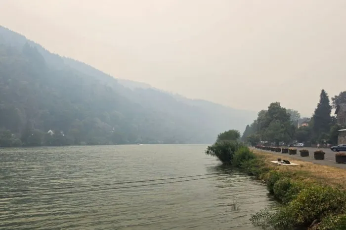 Die starke Rauchentwicklung ist auch in Rheinland-Pfalz zu sehen.