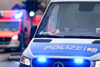 Auto erfasst Mädchen auf E-Scooter - 14-Jährige stirbt