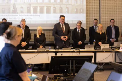 CSD-Anschlag: Innensenatorin und Polizei beantworten Fragen der Berliner Abgeordneten