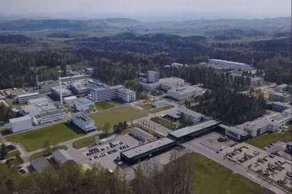 Windkraft erschüttert Helmholtz-Zentrum: Müssen empfindliche Geräte umziehen?