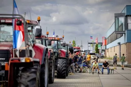 EU-Klimaauflagen: Andauernde Bauernproteste - Leere Supermarktregale